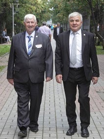 председатель землячества Хлебников и председатель областного совета ветеранов Кобелев